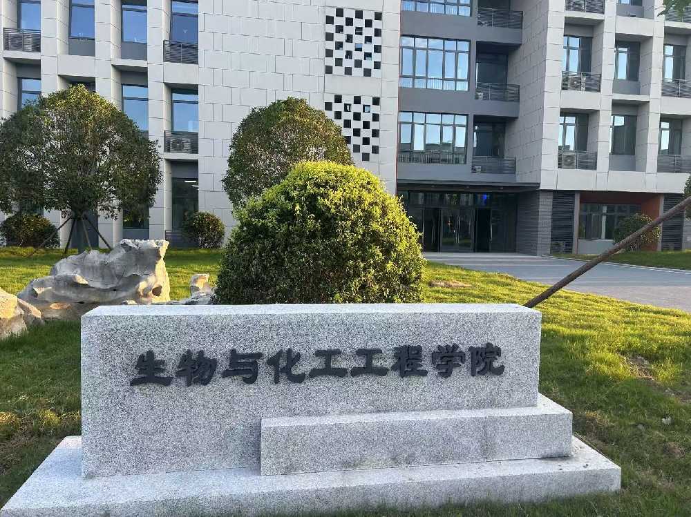 江陵县扬州职业大学体育场高杆灯项目